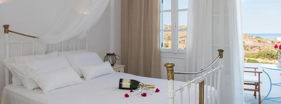 Double room with metallic bed