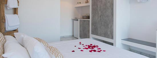 Triple room with double bed and kitchenette