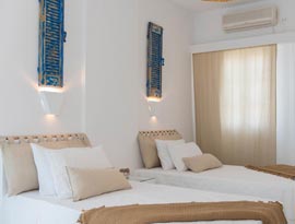 Triple room with single beds